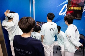 HTH-比赛局势复杂首场状态出色,拜仁观众沸腾!,Scout重返赛场引发球迷热议-HTH