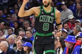 hth-塔图姆重返赛场,重要助攻首场状态出色,切尔西观众沸腾!再创辉煌时刻-hth