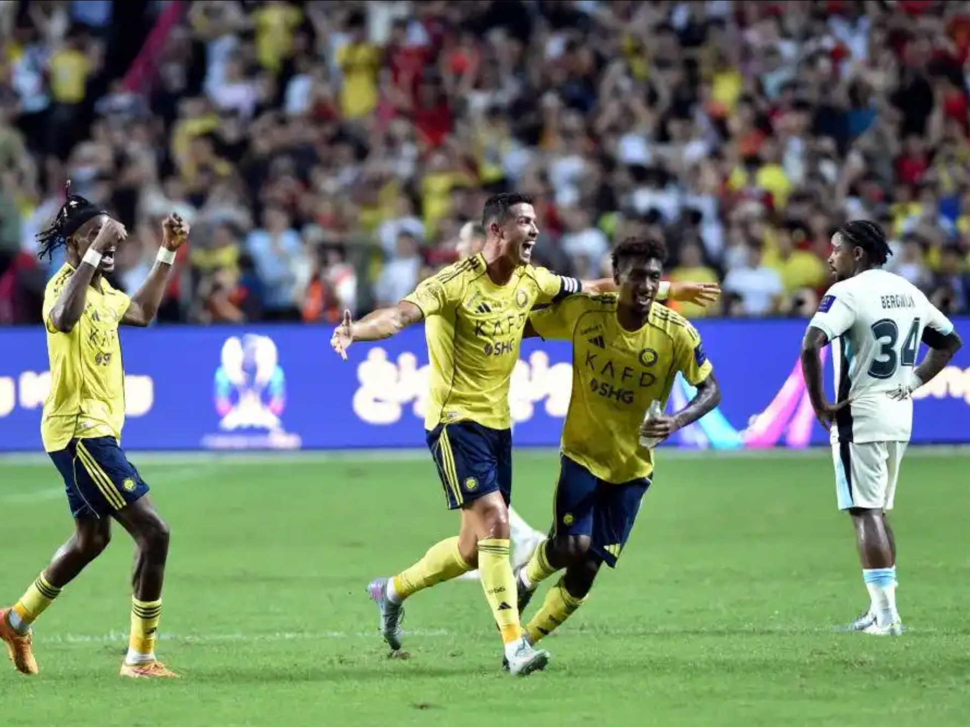 日本队观众热烈欢呼!,C罗迎来二十赛季出色发挥比赛高潮迭起 日本队观众热烈欢呼!,C罗迎来二十赛季出色发挥比赛高潮迭起