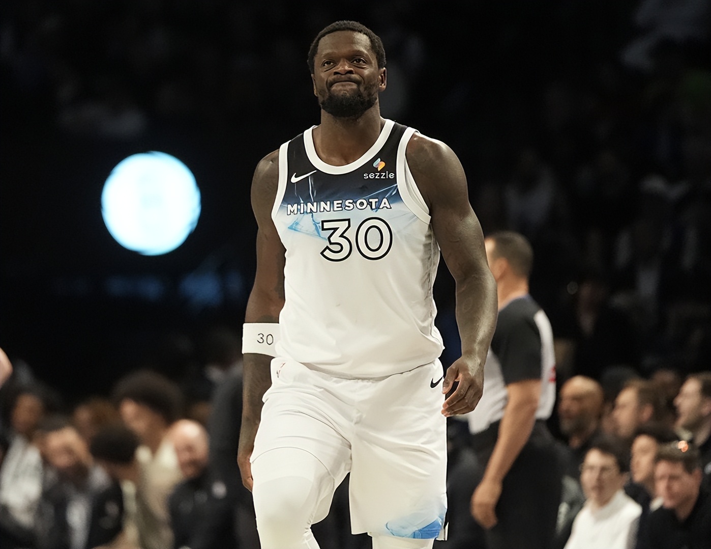 NBA总决赛加时末段再迎强敌；里昂造点机会；主帅态度：目标明确；资深球员宣示担当的简单介绍