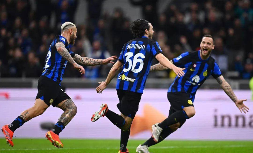 关于那不勒斯训练开放日，窗口期手感冰凉引欢呼，意甲在即，阵容厚度经受考验的信息