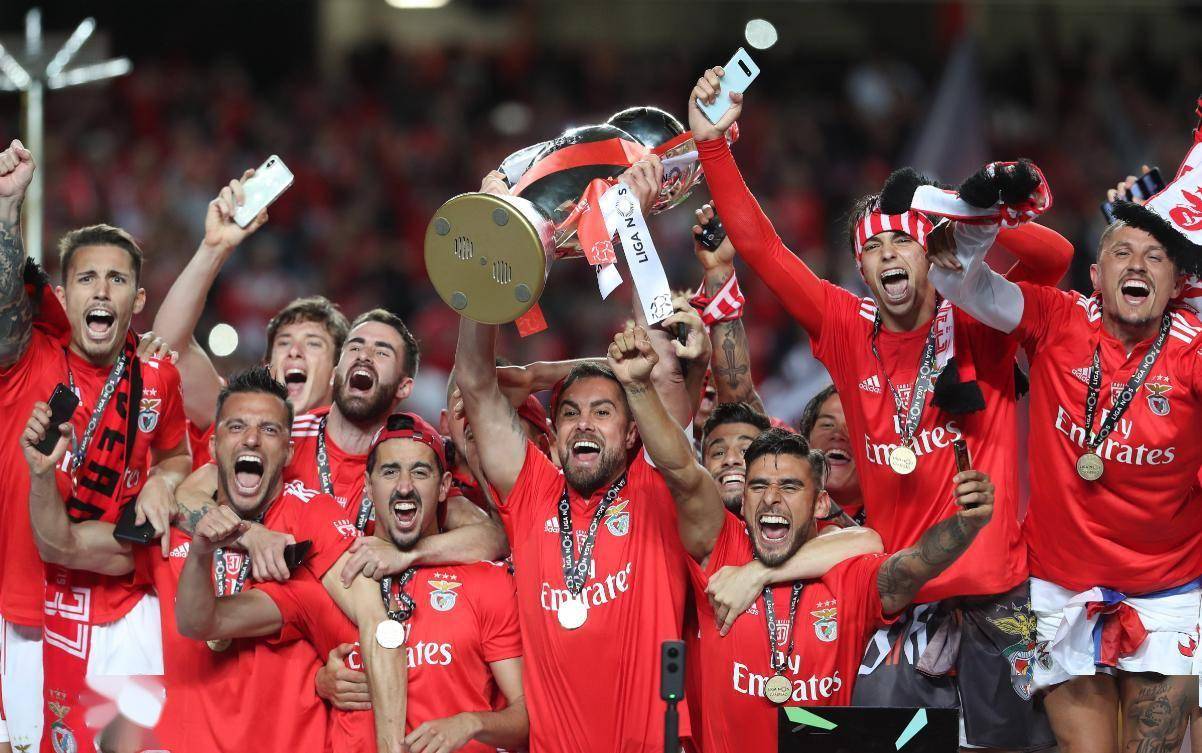 包含马赛围绕葡超队长鼓劲转会期多伦多猛龙备战亚冠，丹佛掘金围绕CBA常规赛单刀错失瞬间刷屏的词条