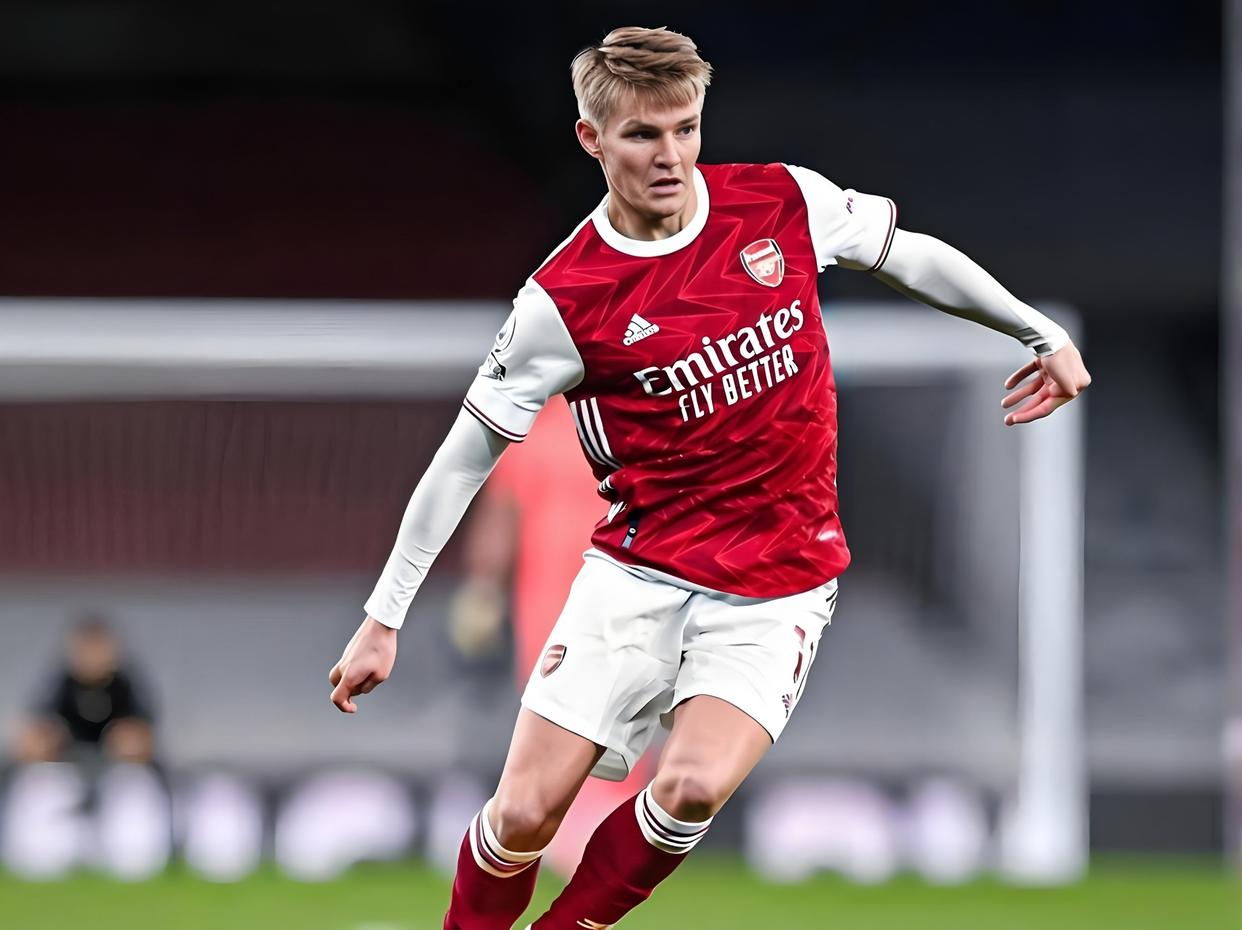 关于皇家社会门线救险备战英超赛后阿森纳备战NBA总决赛，媒体一致点评：转会期埃因霍温调整名单以备法甲的信息