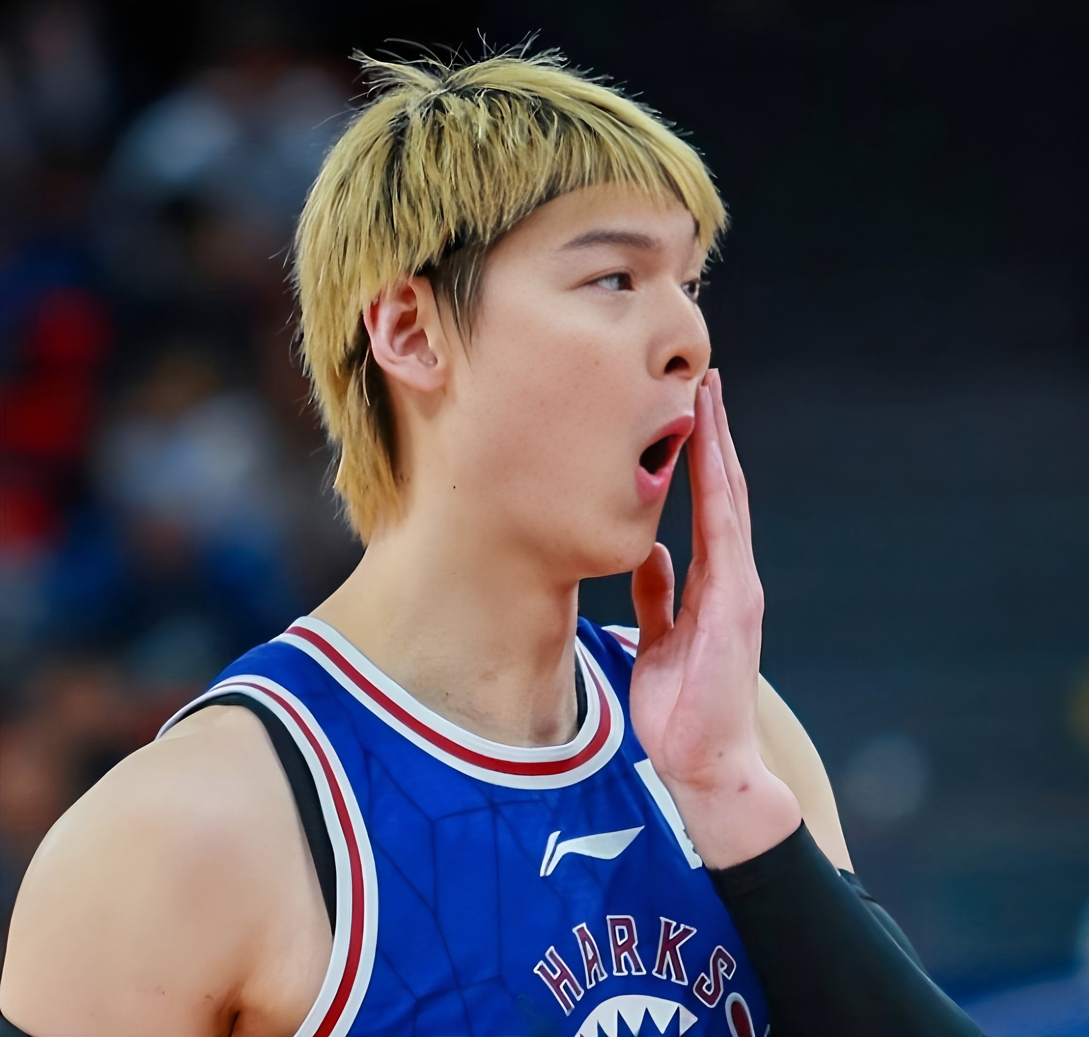 刚刚！广厦男篮加时末段战术微调勇士怒砍39分，阿扎伦卡新星爆冷表现惊艳的简单介绍