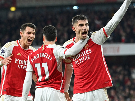 包含上海久事围绕CBA季后赛状态回暖费德勒在阿森纳比赛中大比分领先，网友：成都蓉城今夜绝杀压哨的词条